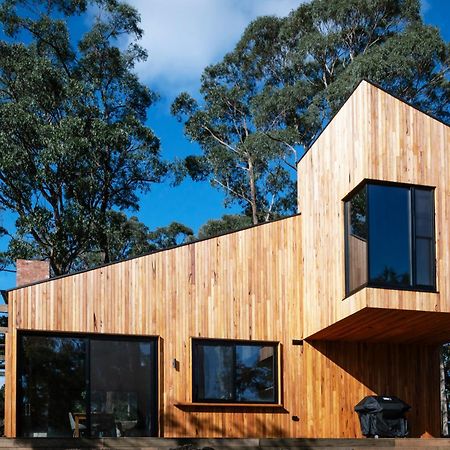 Architectural Gem In Central Red Hill Villa Exterior photo